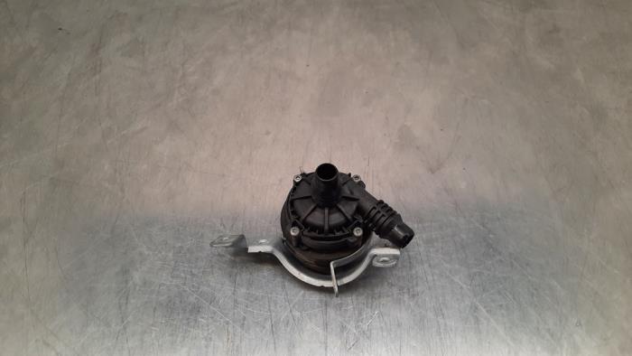 Begagnade Extra vattenpump Mercedes B (W247) 1.3 B-180 Turbo 16V Pris € 48,40 Inklusive moms erbjuds av Autohandel Didier