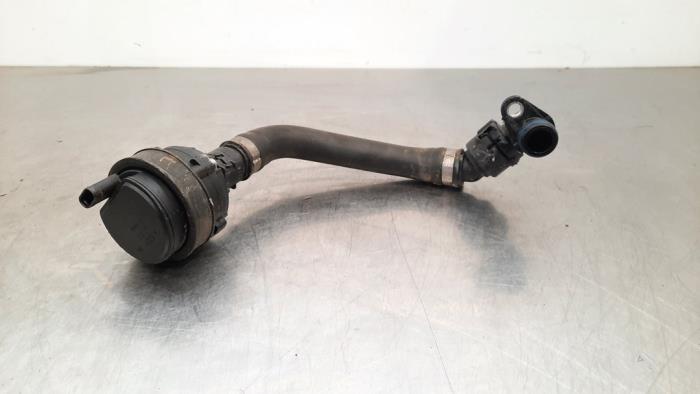 Begagnade Extra vattenpump Mercedes A (177.0) 1.5 A-180d Pris € 48,40 Inklusive moms erbjuds av Autohandel Didier