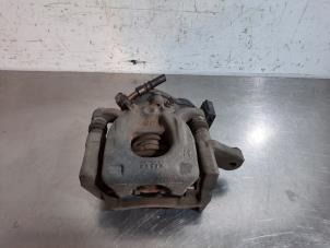 Used Rear brake calliper, right Nissan Qashqai (J11) 1.2 DIG-T 16V Price on request offered by Autohandel Didier