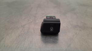 Used Central locking switch Citroen Jumpy 2.0 Blue HDI 145 Price € 21,18 Inclusive VAT offered by Autohandel Didier