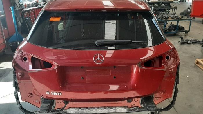 Portón trasero de un Mercedes-Benz A (177.0) 1.3 A-180 Turbo 16V 2021
