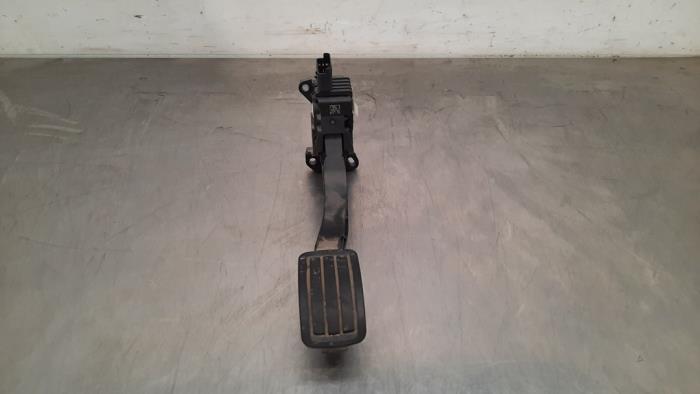 Accelerator pedal from a Citroën Jumpy 2.0 Blue HDI 145 2022