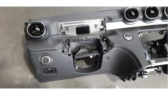 Airbag set + dashboard de un Mercedes-Benz C (W206) C-220d 2.0 Turbo 16V 2023