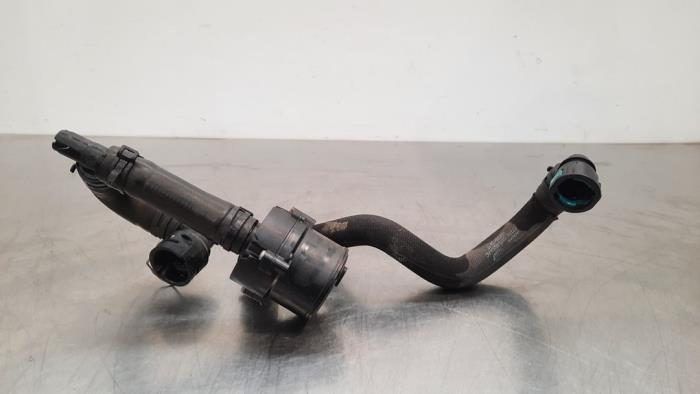 Begagnade Extra vattenpump Jaguar F-Pace 2.0 D 180 16V AWD Pris € 42,35 Inklusive moms erbjuds av Autohandel Didier
