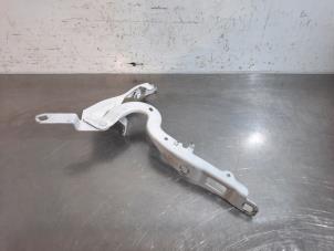 Used Bonnet Hinge Peugeot 208 II (UB/UH/UP) 1.5 BlueHDi 100 Price € 24,20 Inclusive VAT offered by Autohandel Didier