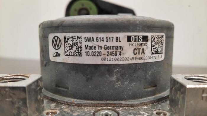 ABS pump from a Volkswagen Golf VIII (CD1) 2.0 GTD 16V 2022