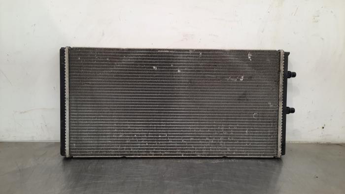 Radiator from a BMW M4 (F82) M4 3.0 24V Turbo Competition Package 2017