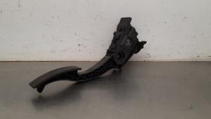 Used Accelerator pedal Mercedes GLA (156.9) 1.6 200 16V Price € 54,45 Inclusive VAT offered by Autohandel Didier