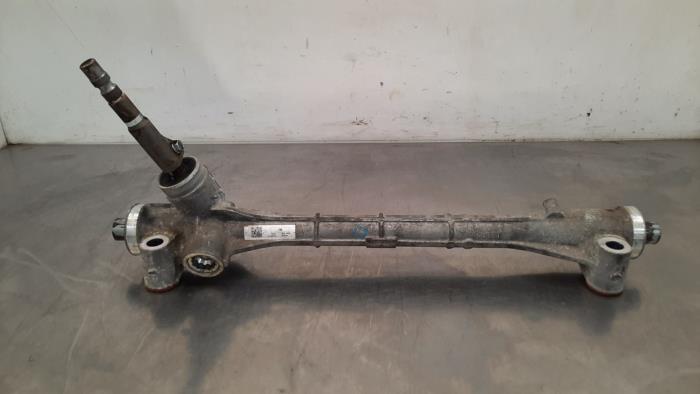 Steering box from a Toyota Auris Touring Sports (E18) 1.8 16V Hybrid 2018
