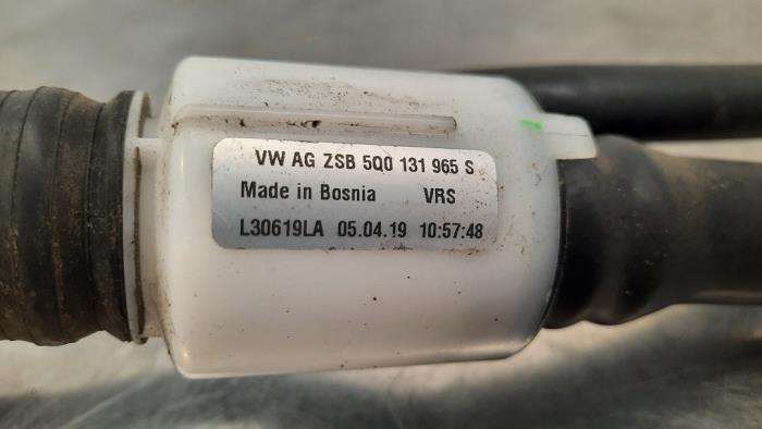 Füllrohr adbluetank van een Skoda Octavia Combi (5EAC) 2.0 TDI GreenTec 16V 2019
