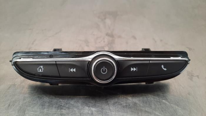 Używane Panel obslugi radia Opel Astra K Sports Tourer 1.5 CDTi 105 12V Cena € 30,25 Z VAT oferowane przez Autohandel Didier