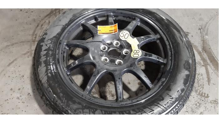 Spare wheel from a Land Rover Range Rover IV (LG) 4.4 SDV8 32V 2020