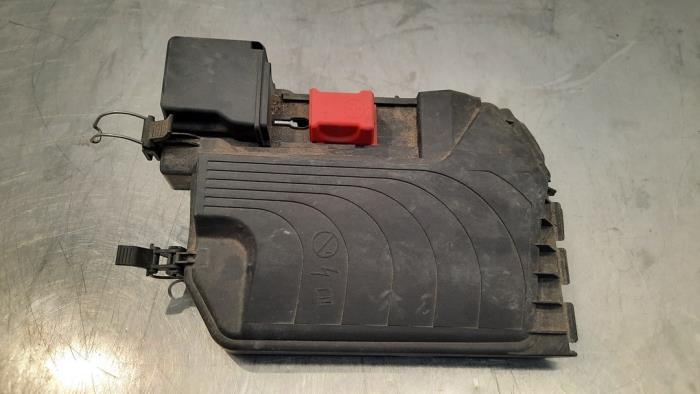 Begagnade Batterilock Mercedes A (W176) 1.6 A-180 16V Pris € 12,10 Inklusive moms erbjuds av Autohandel Didier