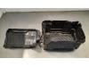 Caja de batería de un Mercedes-Benz A (W176) 1.6 A-180 16V 2013