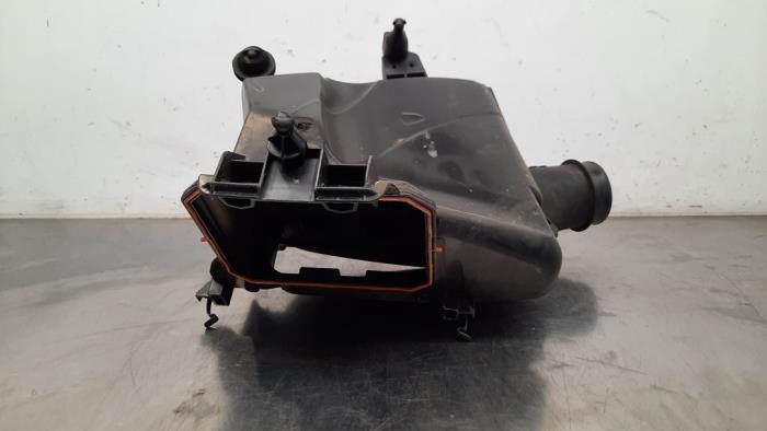 Begagnade Luftfilterhus Mercedes A (W176) 1.6 A-180 16V Pris € 60,50 Inklusive moms erbjuds av Autohandel Didier