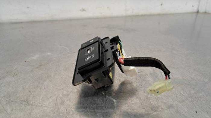 Conexión AUX-USB de un Hyundai Kona (OS) 1.0 T-GDI 12V 2018