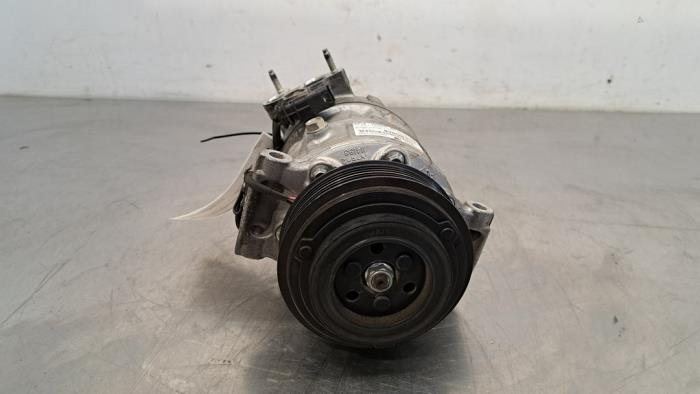 Usagé Compresseur de clim Landrover Range Rover IV (LG) 4.4 SDV8 32V Prix € 133,10 Prix TTC proposé par Autohandel Didier