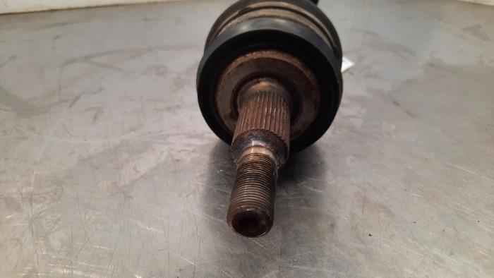 Front drive shaft, right from a Volkswagen Transporter T6 2.0 TDI DRF 2018