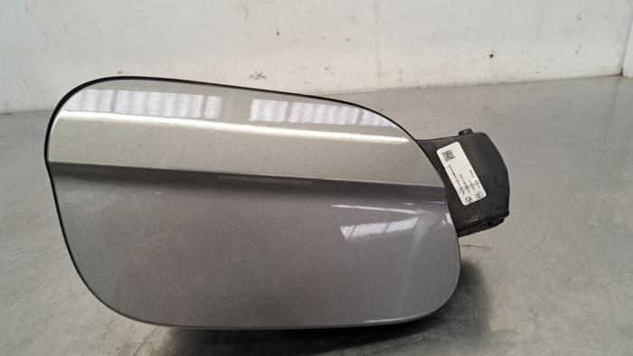 Tank cap cover from a Volkswagen Polo VI (AW1) 1.6 TDI 16V 80 2019