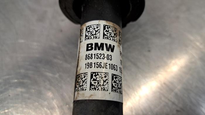 Cardan gauche (transmission) d'un BMW X1 (F48) sDrive 16d 1.5 12V TwinPower 2019