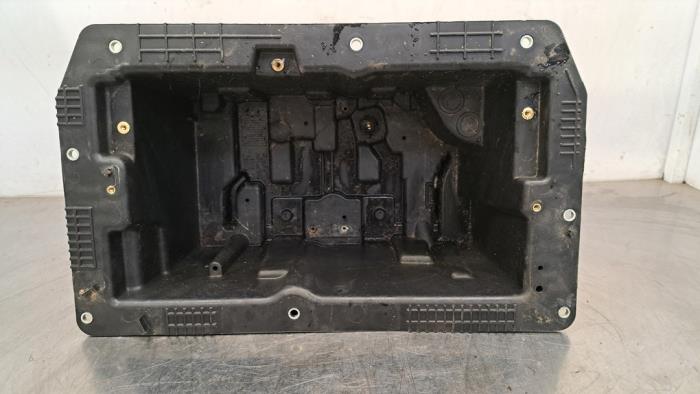 Begagnade Batterilåda Landrover Range Rover IV (LG) 4.4 SDV8 32V Pris € 24,20 Inklusive moms erbjuds av Autohandel Didier