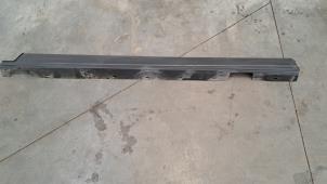 Used Door sill left Landrover Range Rover IV (LG) 4.4 SDV8 32V Price on request offered by Autohandel Didier