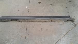 Used Door sill right Landrover Range Rover IV (LG) 4.4 SDV8 32V Price on request offered by Autohandel Didier