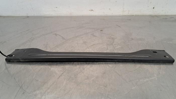 Lower radiator support
