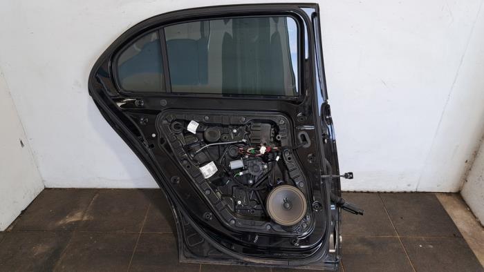 Tür 4-türig links hinten van een Mercedes-AMG A-Klasse AMG (177.0) 2.0 A-35 AMG Turbo 16V 4Matic 2020