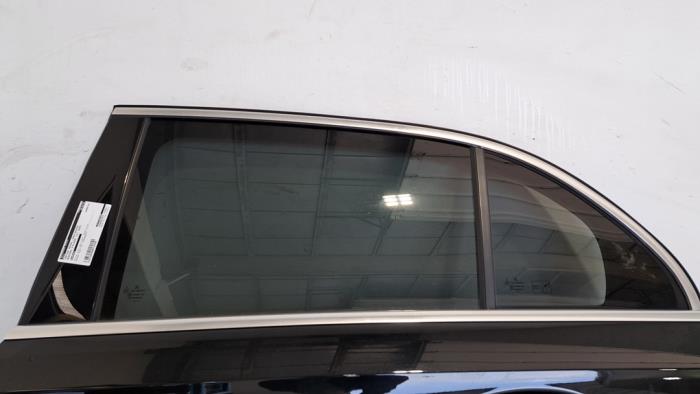 Puerta de 4 puertas izquierda detrás de un Mercedes-AMG A-Klasse AMG (177.0) 2.0 A-35 AMG Turbo 16V 4Matic 2020