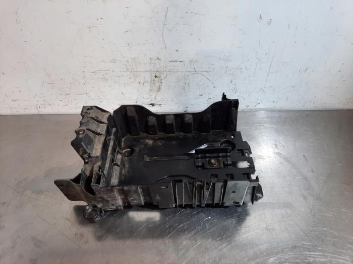 Begagnade Batterilåda Opel Adam 1.2 16V Pris € 24,20 Inklusive moms erbjuds av Autohandel Didier