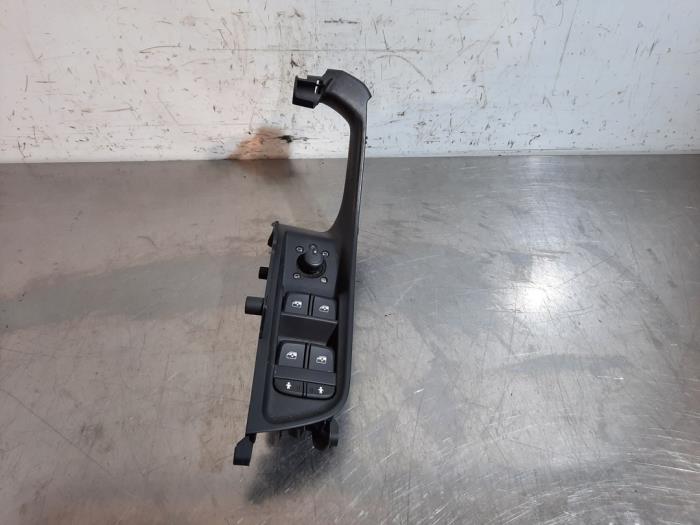 Usados Interruptor combinado de ventanillas Audi A3 Sportback (8VA/8VF) 1.6 TDI Ultra 16V Precio € 48,40 IVA incluido ofrecido por Autohandel Didier