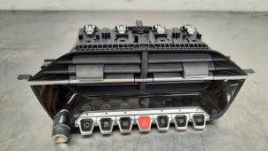 Used Air conditioning control panel Peugeot 208 II (UB/UH/UP) e-208 Price € 90,75 Inclusive VAT offered by Autohandel Didier