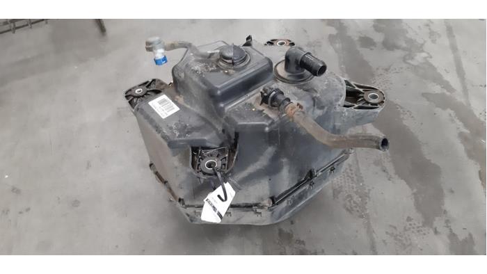 Adblue Tank from a Nissan NP 300 Navara (D23) 2.3 dCi twinturbo 16V 4x4 2019