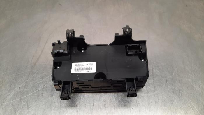 Air conditioning control panel from a Peugeot Boxer (U9) 2.2 Blue HDi 140 2021