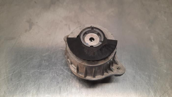 Used Engine mount Mercedes C (W205) C-200 1.5 EQ Boost Price € 96,80 Inclusive VAT offered by Autohandel Didier
