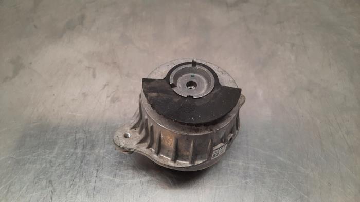 Used Engine mount Mercedes C (W205) C-200 1.5 EQ Boost Price € 96,80 Inclusive VAT offered by Autohandel Didier