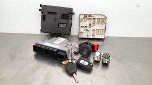 Used Ignition lock + computer Renault Master IV (FV) 2.3 dCi 135 16V FWD Price on request offered by Autohandel Didier