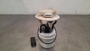 Usados Bomba eléctrica de combustible Renault Clio V (RJAB) 1.0 TCe 90 12V Precio € 90,75 IVA incluido ofrecido por Autohandel Didier