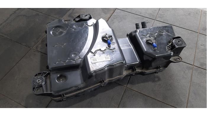 Adblue Tank van een Volkswagen Tiguan (AD1) 2.0 TDI 16V BlueMotion Techn.SCR 4Motion 2019