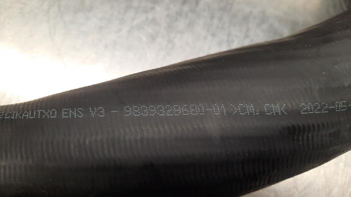 Intercooler Schlauch van een Peugeot 408 1.2 12V PureTech 130 2022