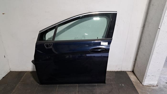 Door 4-door, front left from a Opel Astra K 1.6 CDTI 136 16V 2019