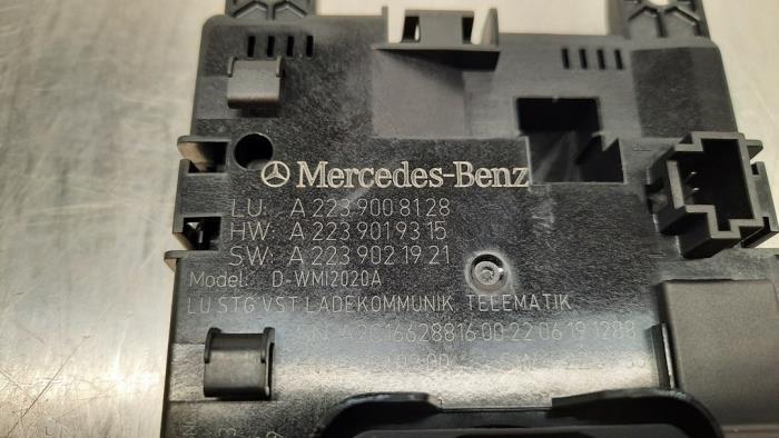Draadloze oplader van een Mercedes-Benz C Estate (S206) C-200d 2.0 Turbo 16V 2022