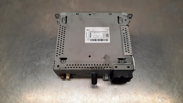 Używane Modul radiowy Renault Master III (FV) 2.3 Energy dCi 180 Twin Turbo 16V FWD Cena € 199,65 Z VAT oferowane przez Autohandel Didier
