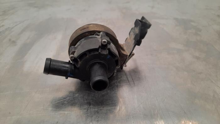 Begagnade Extra vattenpump Renault Master III (FV) 2.3 Energy dCi 180 Twin Turbo 16V FWD Pris € 54,45 Inklusive moms erbjuds av Autohandel Didier