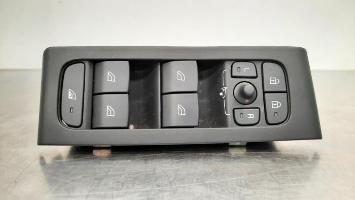 Usados Interruptor combinado de ventanillas Volvo XC40 (XZ) 2.0 B4 16V Mild Hybrid AWD Precio € 54,45 IVA incluido ofrecido por Autohandel Didier