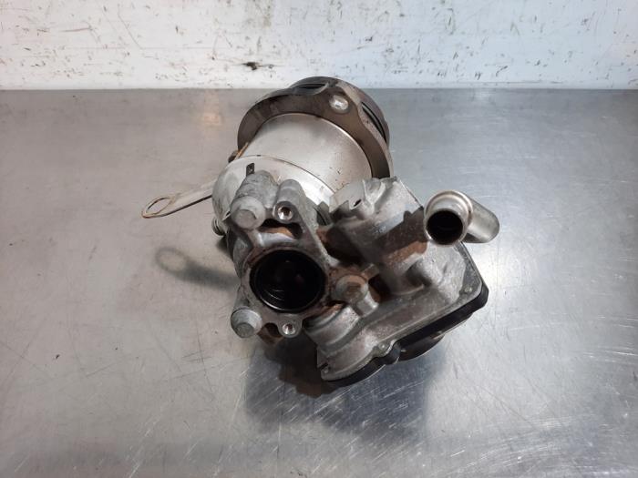 EGR valve from a Mercedes-Benz A (177.0) 1.5 A-180d 2018