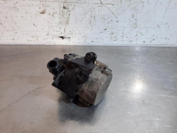 Begagnade Extra vattenpump BMW X5 (E70) xDrive 50i 4.4 V8 32V Pris € 60,50 Inklusive moms erbjuds av Autohandel Didier