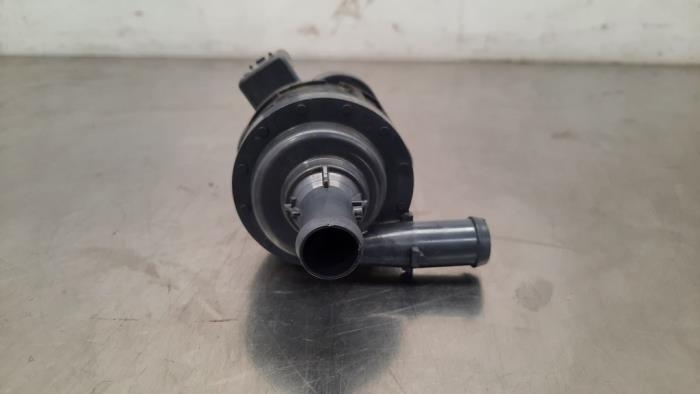 Begagnade Extra vattenpump Volvo XC40 (XZ) 2.0 B4 16V Mild Hybrid AWD Pris € 60,50 Inklusive moms erbjuds av Autohandel Didier