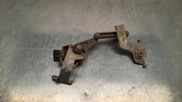 Xenon height adjustment Volvo XC40 2.0 B4 16V Mild Hybrid AWD - 32221958
